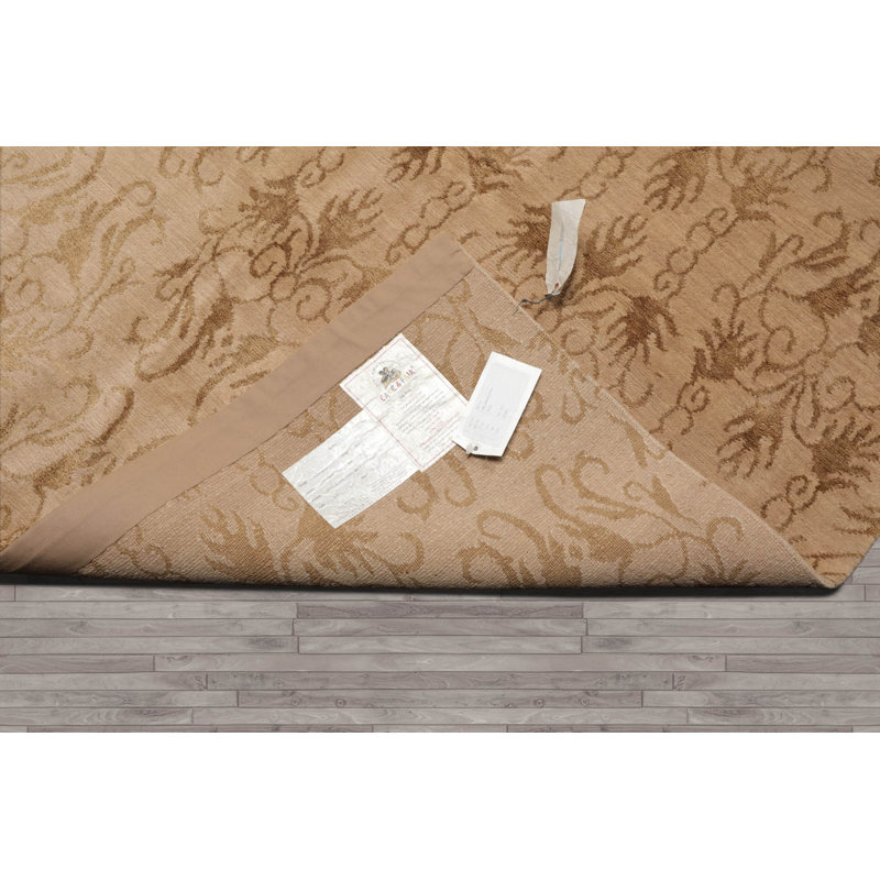 Tapis beige unique de 8 pi x 8 pi 5 po