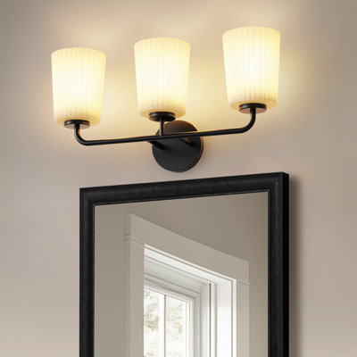 Meuble-lavabo noir moderne à 3 lumières avec abat-jour en verre cône rayé Chalfant