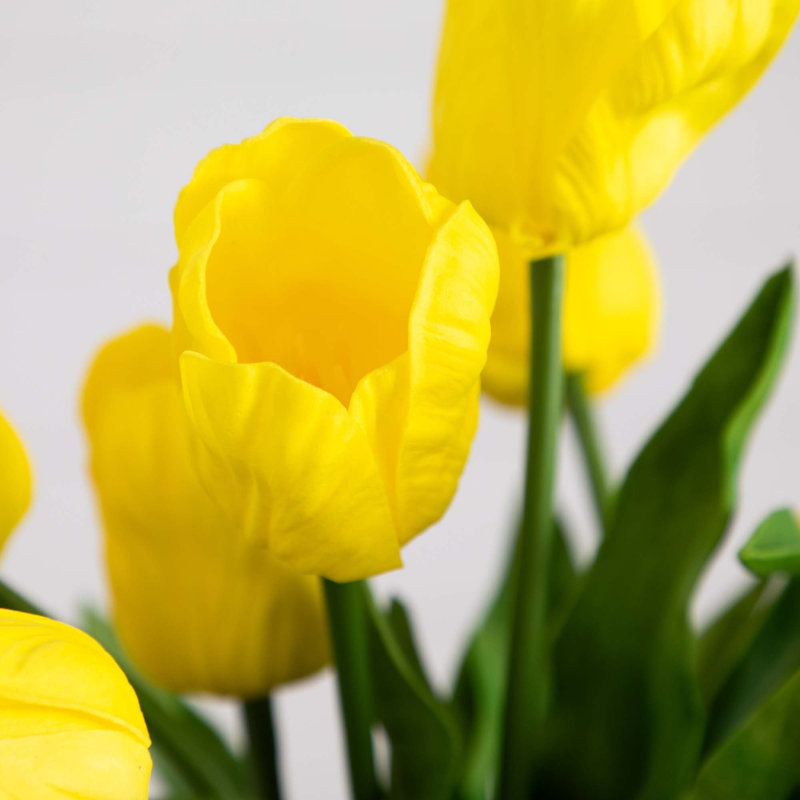 Concorde 21 po Arrangement de tulipes artificielles dans un vase en verre