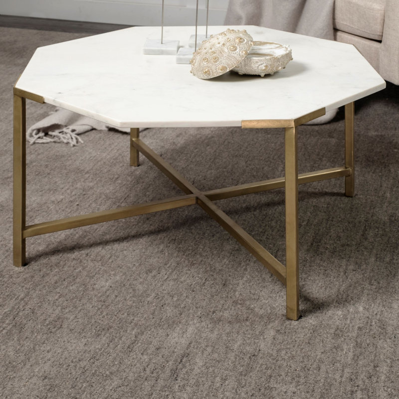 Table basse à 4 pieds
