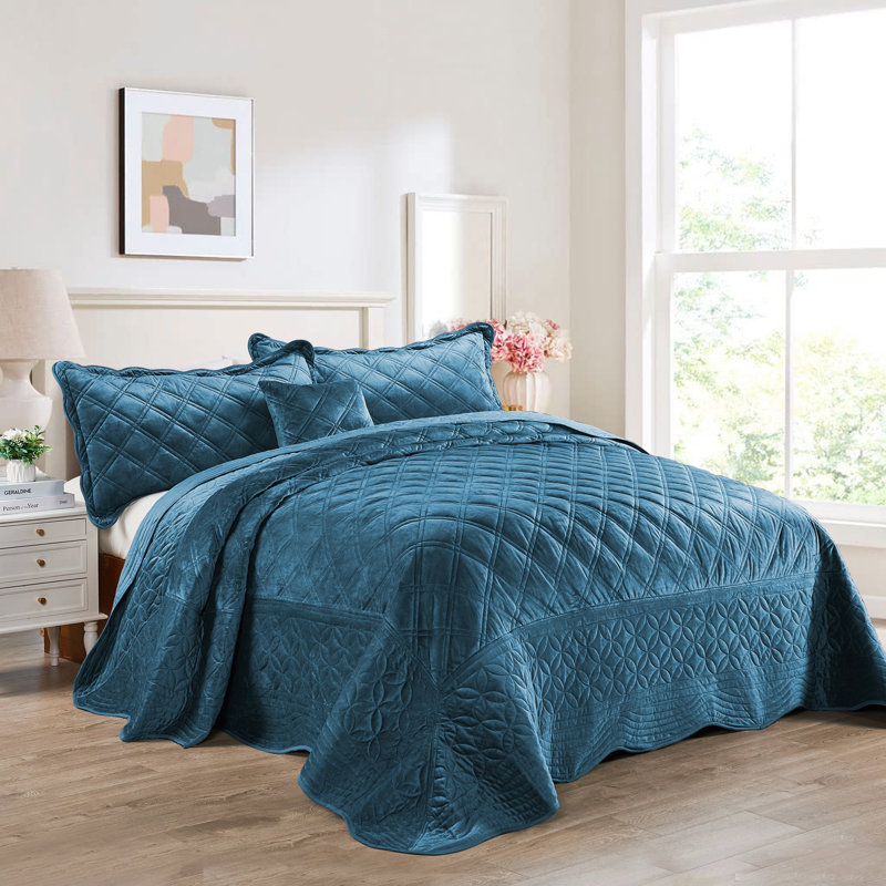4 Piece Oversized soft Microplush Quilt Set, Queen Quilt + 2 Standard Shams + Throw Pillow, Blue Sapphire