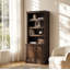 Bibliothèque Connie de style transitionnel, 198 cm (78 po) de hauteur, en bois massif, avec étagères ouvertes réglables et armoire de rangement.-1513888919