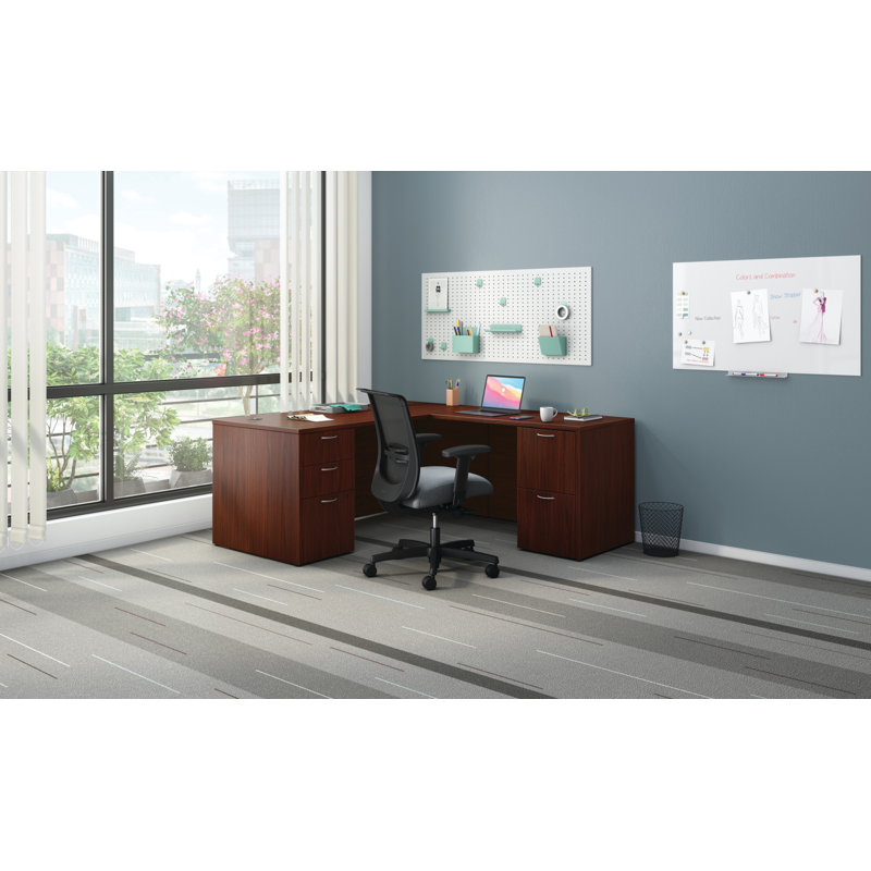 Bureau Mod avec double caisson Mod, L 66 po x P 72 po x H 29 po, Acajou traditionnel