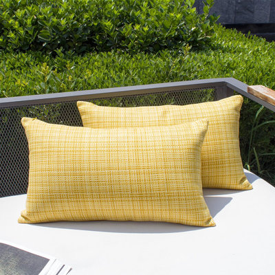 Ensemble de 2 housses et inserts décoratifs tissés texturés imperméables jaunes - Rectangle pour l'extérieur et l'intérieur 12 po x 20 po