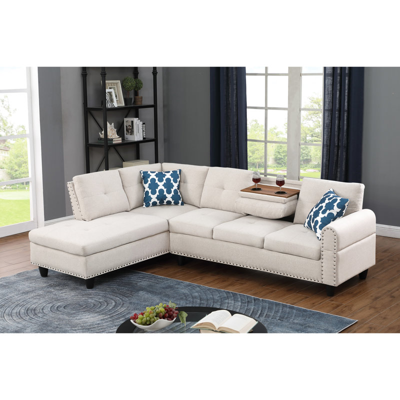 Canapé modulaire en L 3 pièces beige, pouvant accueillir quatre personnes confortablement pour le cinéma et les jeux, siège central escamotable avec porte-gobelets, espace de rangement pour coussins décoratifs, pieds à profil bas, solide et d'ingénierie