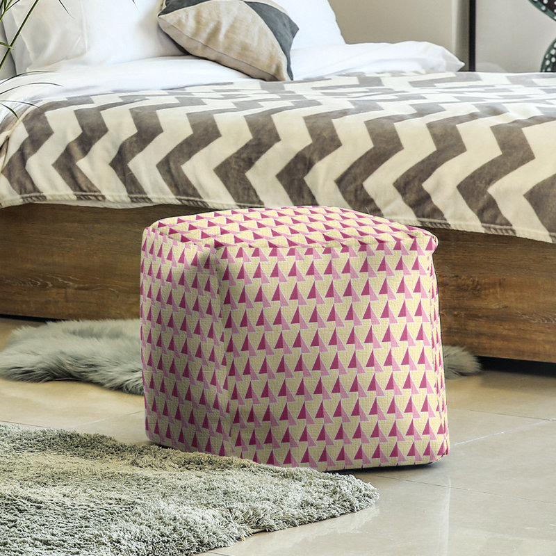 Repose-pieds cube à motif shifted arrows, Rose / jaune, H 18 po x l 18 po x P 18 po