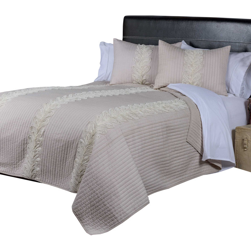 Adela Traditional Floral Quilt, Queen, Blush