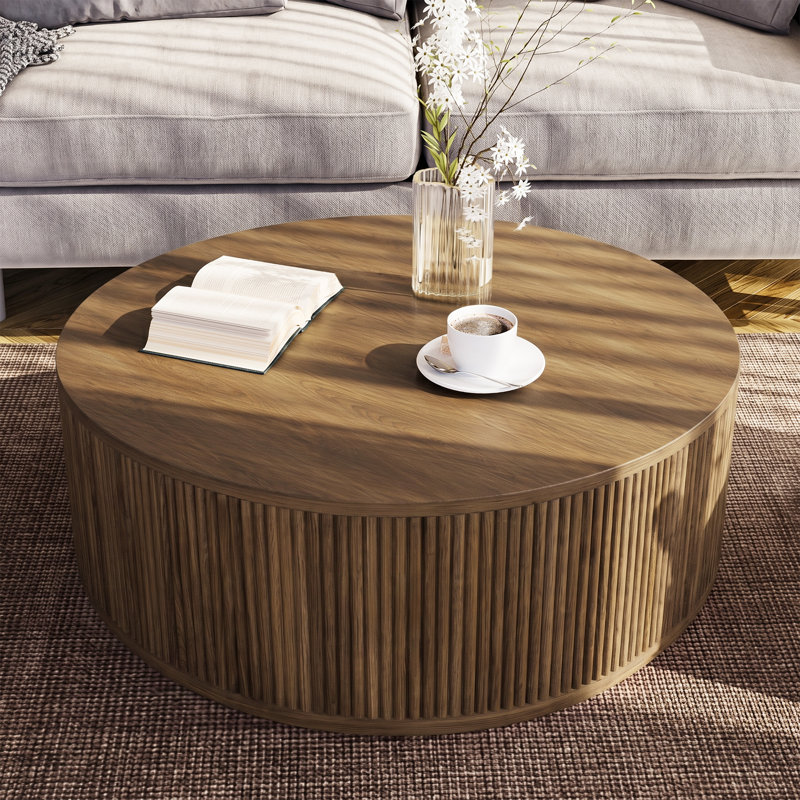 Table basse ronde spacieuse en bois massif de 102 cm de large, style tambour, au design cannelé., Brun, 16" H x 40" L x 40" W