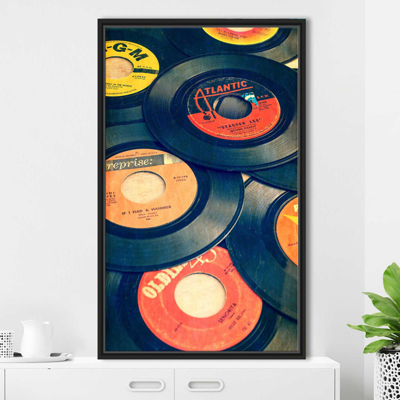 Vieux disques par Edward M. Fielding - peinture, Cadre flottant noir, H 43,5 po x l 27,5 po x P 2 po