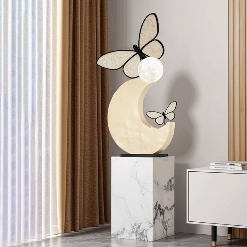 Modern Resin  Manufactured Wood Decorative Object