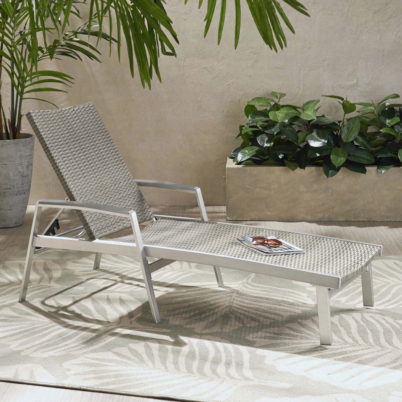 Chaise longue d'extérieur en osier d'aluminium avec accoudoirs