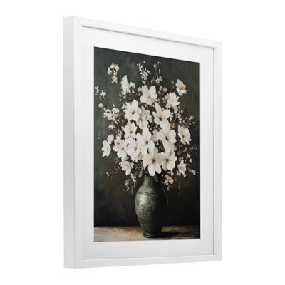 "Traditional Traditional Elegant White Bouquet", reproduction de verre encadrée par Petal Prints Design