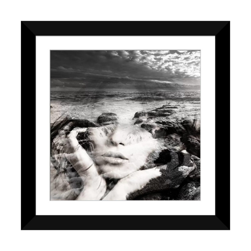 «Girl Sea I», impression sur toile, H 16 po x l 16 po x P 1 po, Papier d'art encadré noir, Blanc