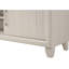 Meuble télé de style contemporain en beige avec quincaillerie de ton argent, deux compartiments dissimulés et tablettes ouvertes, longueur de 71,1 po pour les compartiments de portes de salon de 1 pièce, hauteur de 23,6 po