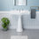 Lavabo de salle de bain piédestal en porcelaine vitrifiée blanche de 35 po de largeur avec trous de robinet espacés de 8 po et trop-plein