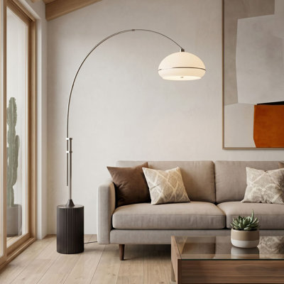 Lampe à arc 92 po Tambo Morelli - acier nickel satiné, base en bois, lucite nickel satiné, à intensité variable