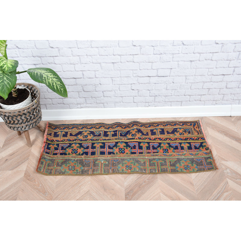 Tapis de couloir turc tissé à la main avec un motif floral rétro pour les petits couloirs et un accent de style oriental dans le style Oushak