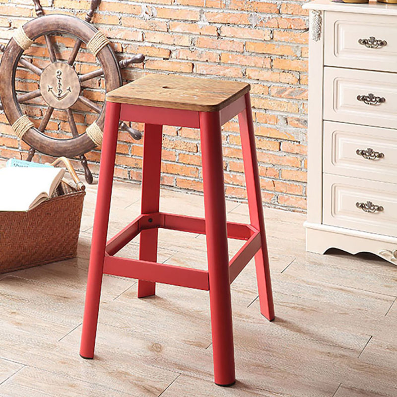 Tabouret de bar élégant et fonctionnel avec support à barre transversale pour une stabilité accrue et une mobilité facile