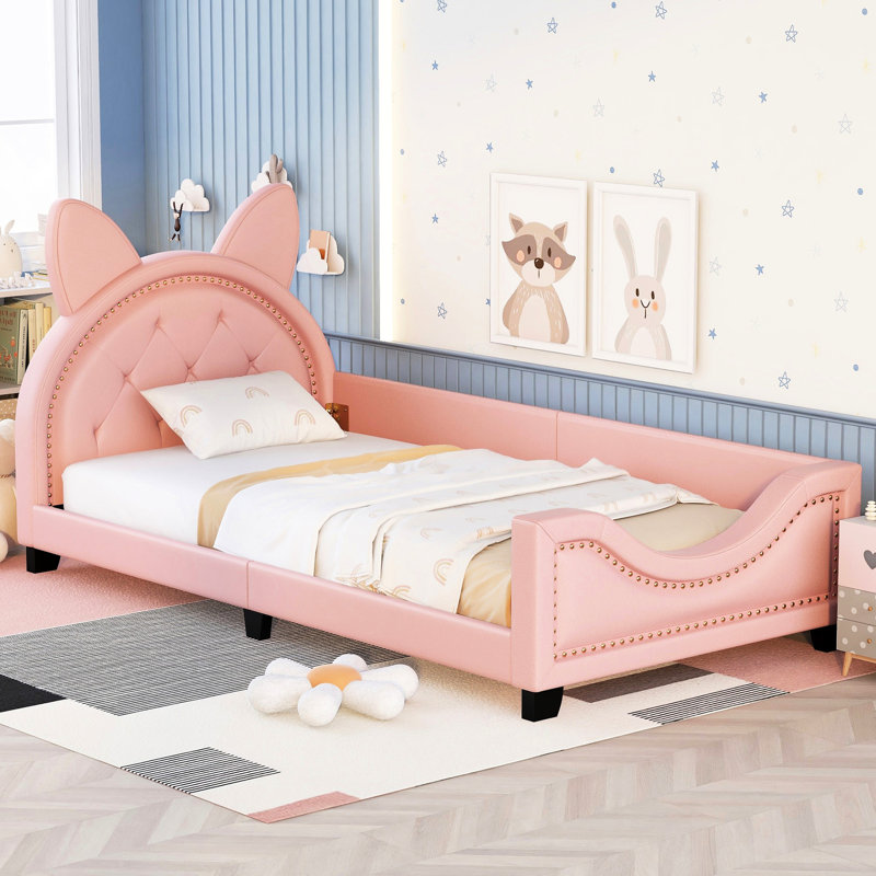 Lit de jour rose simple avec revêtement adorable et tête de lit avec oreilles de carton