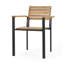 Chaise de patio moderne en bois d'acacia de style industriel avec structure en métal - teck extérieur et fauteuil noir pour la cour arrière (vendu individuellement)