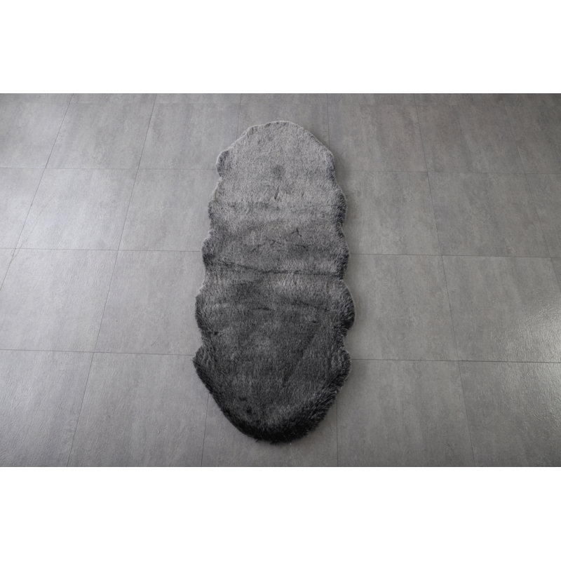 Tapis noir à poils longs Furry, Tapis de couloir 2 pi x 5 pi