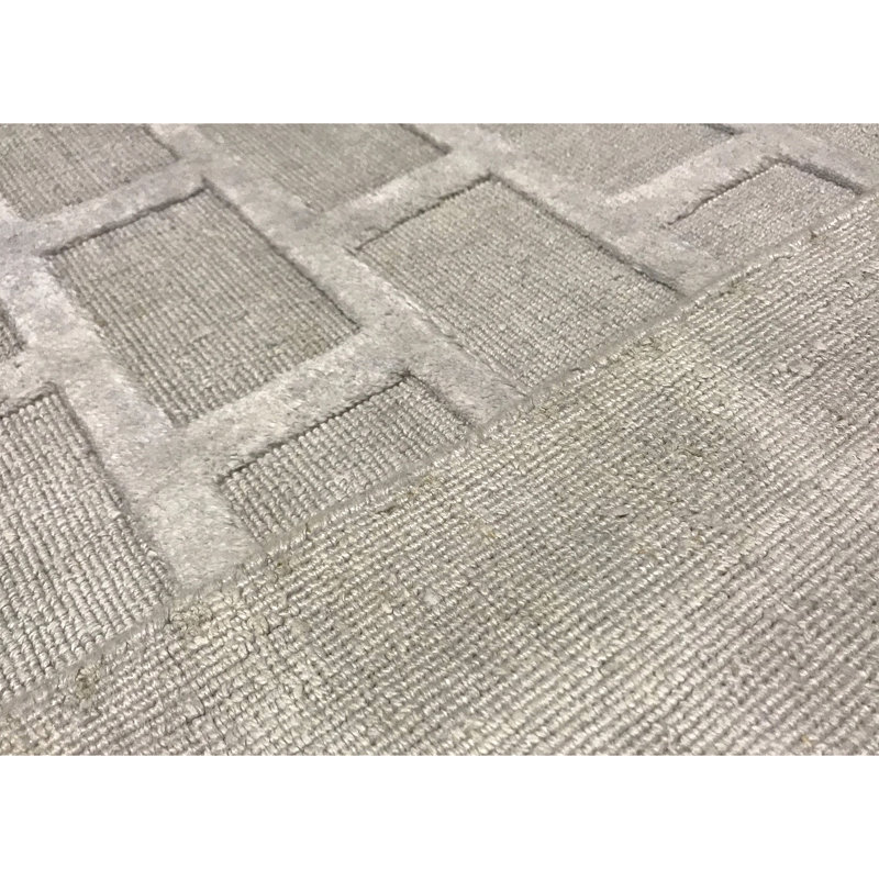 Wool Geometric Area Rug in Silver, Rectangle 6' x 8'11"