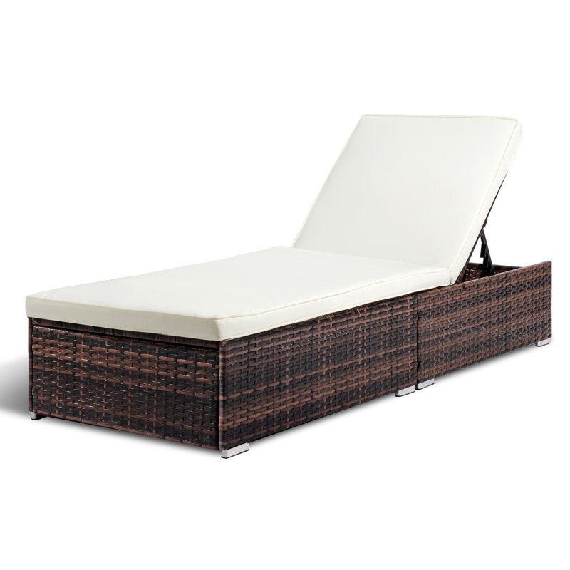 Chaise longue d'extérieur en osier avec coussin Chakka, Brun