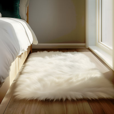 Tapis blanc à poils longs Haja Fluffy
