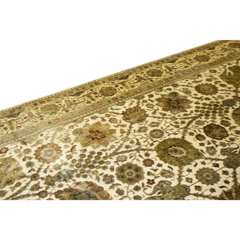 Hand Knotted Area Rug in Ivory And Gold