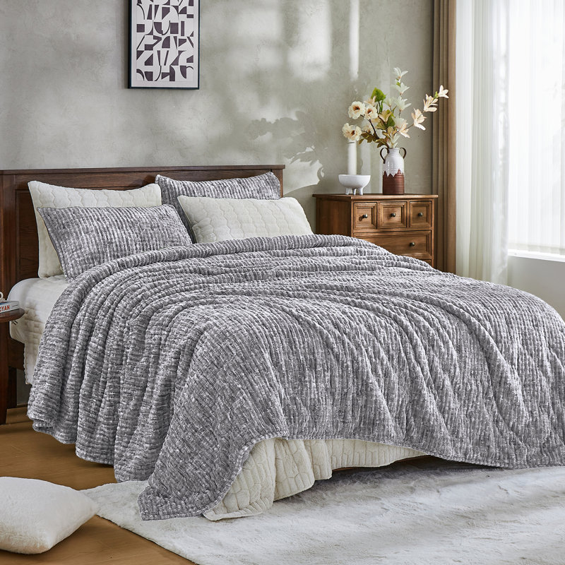 Wonderful Luxury Milky Velvet Quilt Set, Gray, King Quilt