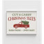 «Christmas Farm Sign II» par Victoria Barnes, affiche de camion de Noël, décor de pin de campagne, décoration murale de camion de ferme, art de bureau festif