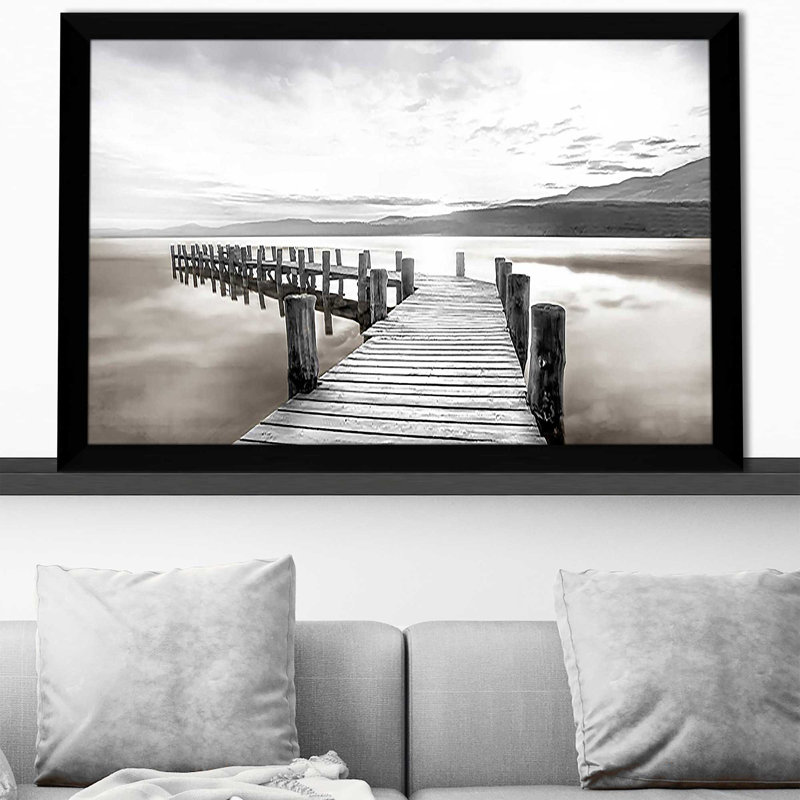 Misty Morning Dock par Mike Calascibetta - photographie, Cadre noir, H 33,5 po x l 49,5 po x P 1 po