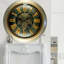 Horloge murale avec engrenages en mouvement de The Horloge