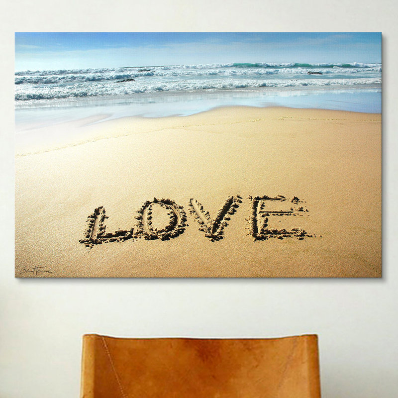 « Love » par Ben Heine, reproduction de photo, H 40 po x l 60 po x P 1,5 po, Toile avec cadre argenté