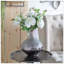 Élégant vase argenté en verre tourbillonnant, parfait pour ajouter du style et de la dimension à n'importe quelle pièce