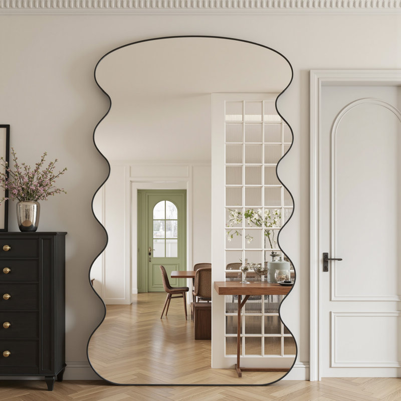 Miroir Wave complet: un miroir pleine longueur conçu pour offrir une réflexion complète du corps tout en améliorant l'esthétique de votre espace.