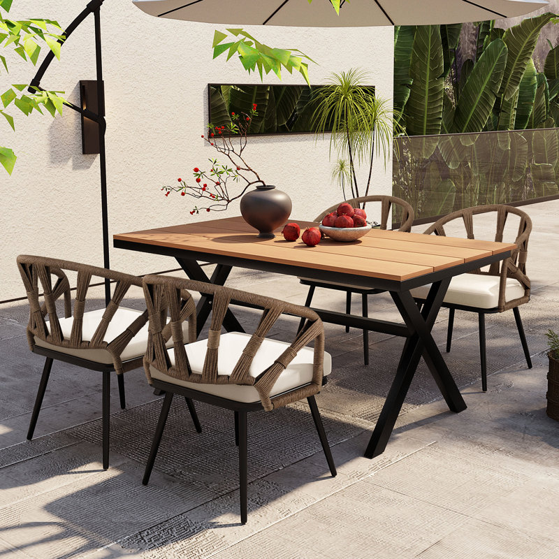 Extérieur remarquable avec chaises en PE et table en plastique en bois agréable, Brun