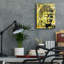 «Yellow Meditating» par Dean Russo Studios, art mural en verre acrylique-573685086