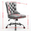 Fauteuil de bureau orange rotatif rembourré à boutons orange, base en métal, coussin à rebond élevé, boutons tirés à la main, garniture cloutée décorative, réglable-574574770-574574772-574574775