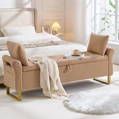 Banc de rangement pour lit très grand 67 po avec pieds et coussins dorés