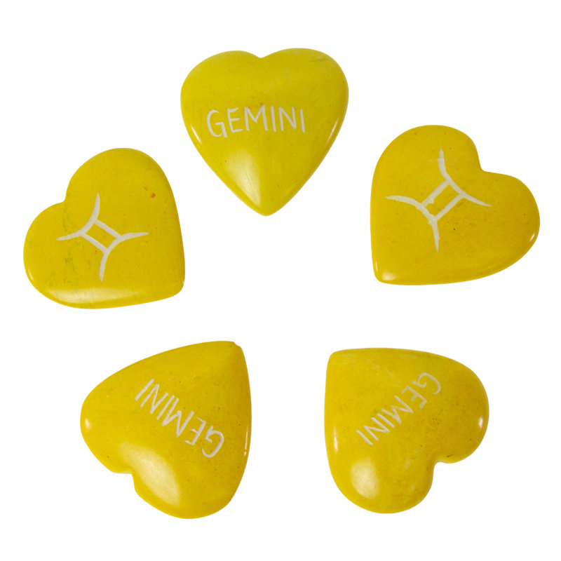 Ensemble de 5 cœurs en pierre à savon sculptés à la main Zodiac Kisii: GEMINI