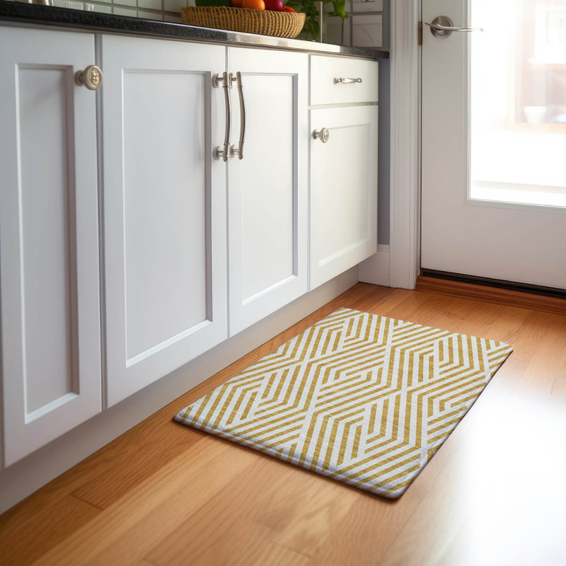 Tapis doré de qualité supérieure lavable à la machine Cerrito AMF550, Rectangle 1 pi 8 po x 2 pi 6 po