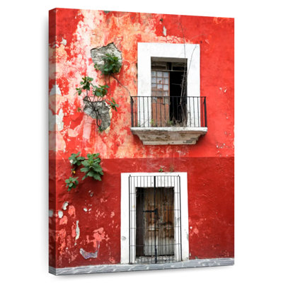 Lilie Red Facade