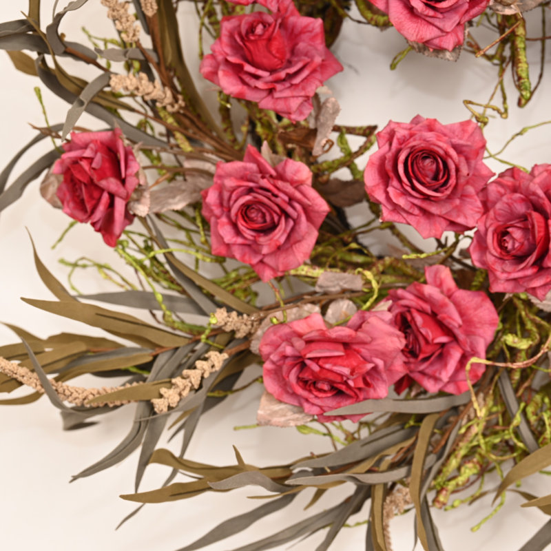 Couronne florale artificielle 26 po avec baies roses, Red