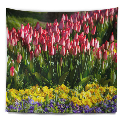 Tapisserie florale tulipe avec fleurs jaunes