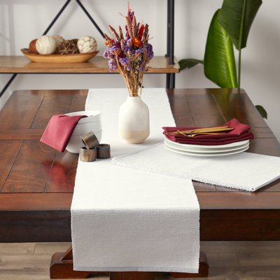 Akinlolu Solid Color 100% Cotton Table Runner