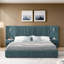 Grand lit tapissier en chenille avec table de chevet-262768178