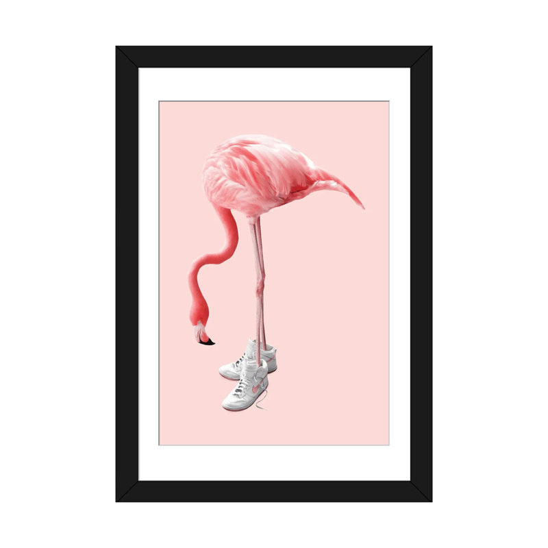 «Sneaker Flamingo» par Jonas Loose, reproduction sur toile tendue, H 32 po x l 24 po x P 1 po, Papier d'art encadré noir