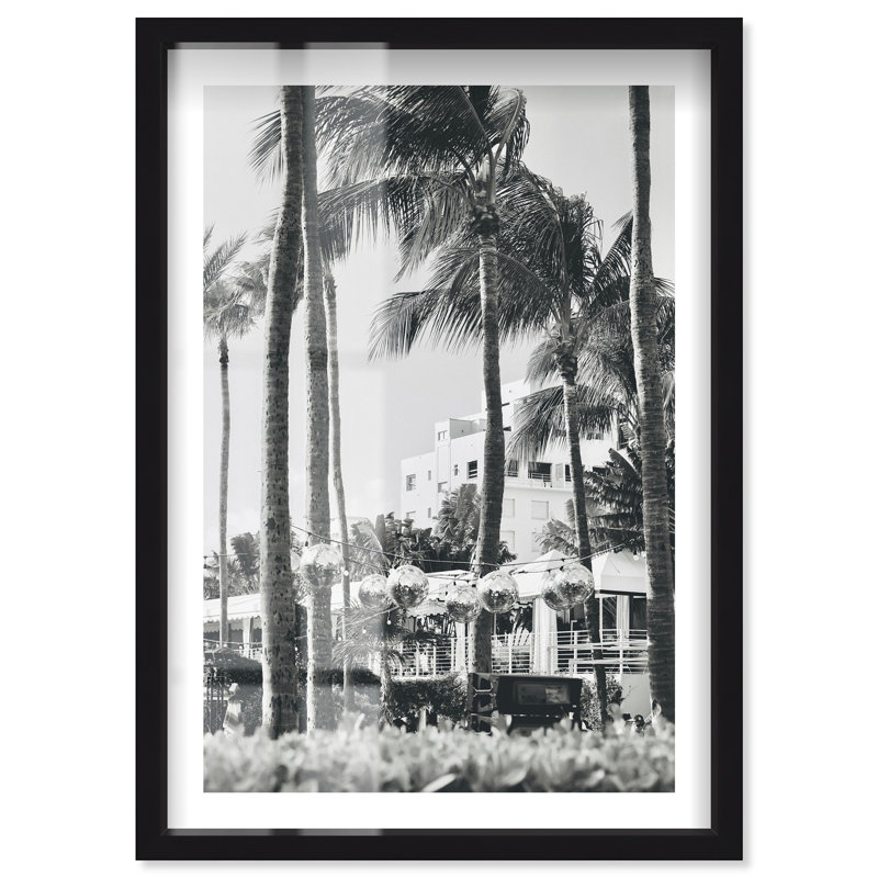 Disco par la plage, impression Shadowbox par Notoriart, H 37 po x l 25 po, Noir