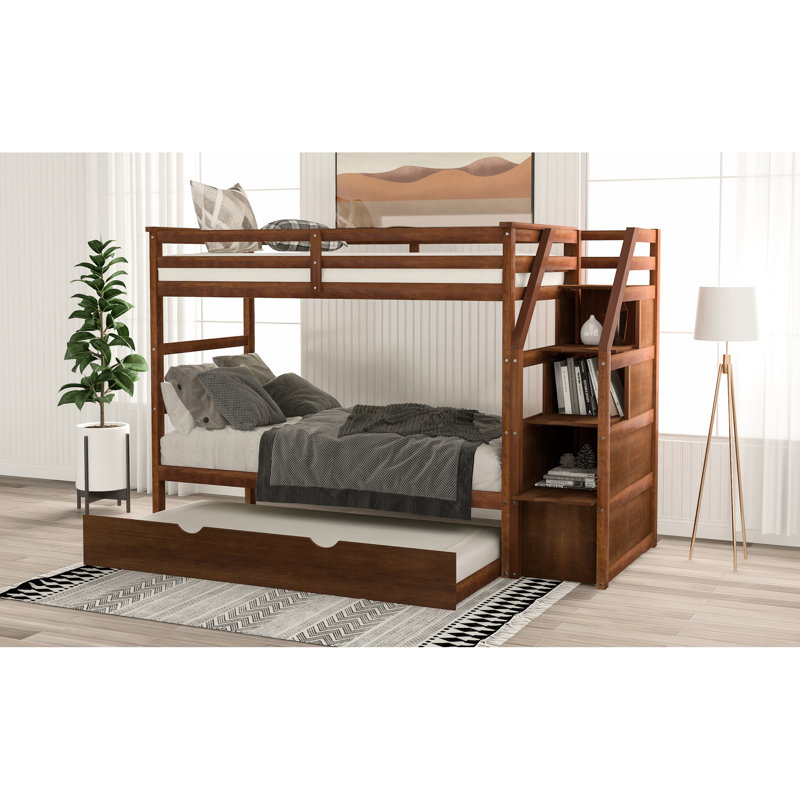 Lit superposé Twintwin avec ton noyer et lit gigogne pour un rangement pratique dans un escalier organisé